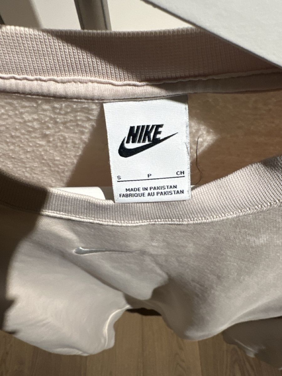 Nike Pullover & Sweatshirts: Nike Sweater – Gebraucht aus Zürich von sommer121 1