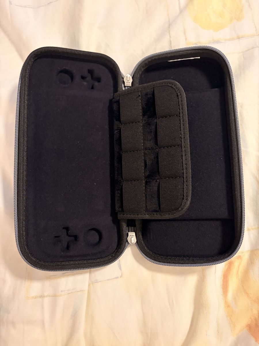 Nintendo Console: Nintendo Switch Lite gelb mit Schutzhülle – Usato da Roggwil TG venduto da Cernix 1