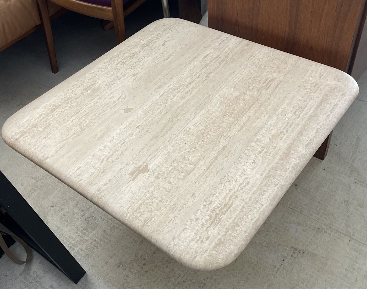 Tables: Travertin Couchtisch 70x70 cm – D'occasion à Grenchen par Nur_2540 2