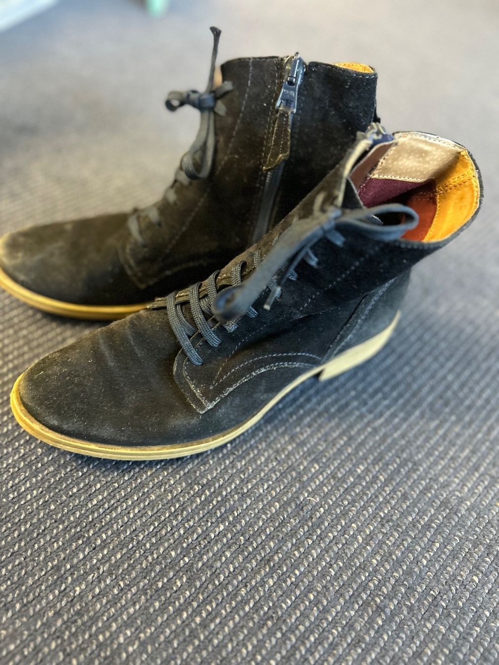 Scarpe da donna: Wildlederstiefeletten Gr. 38 in Dunkelblau-Bata – Usato da Biel/Bienne venduto da han_5l8v 1