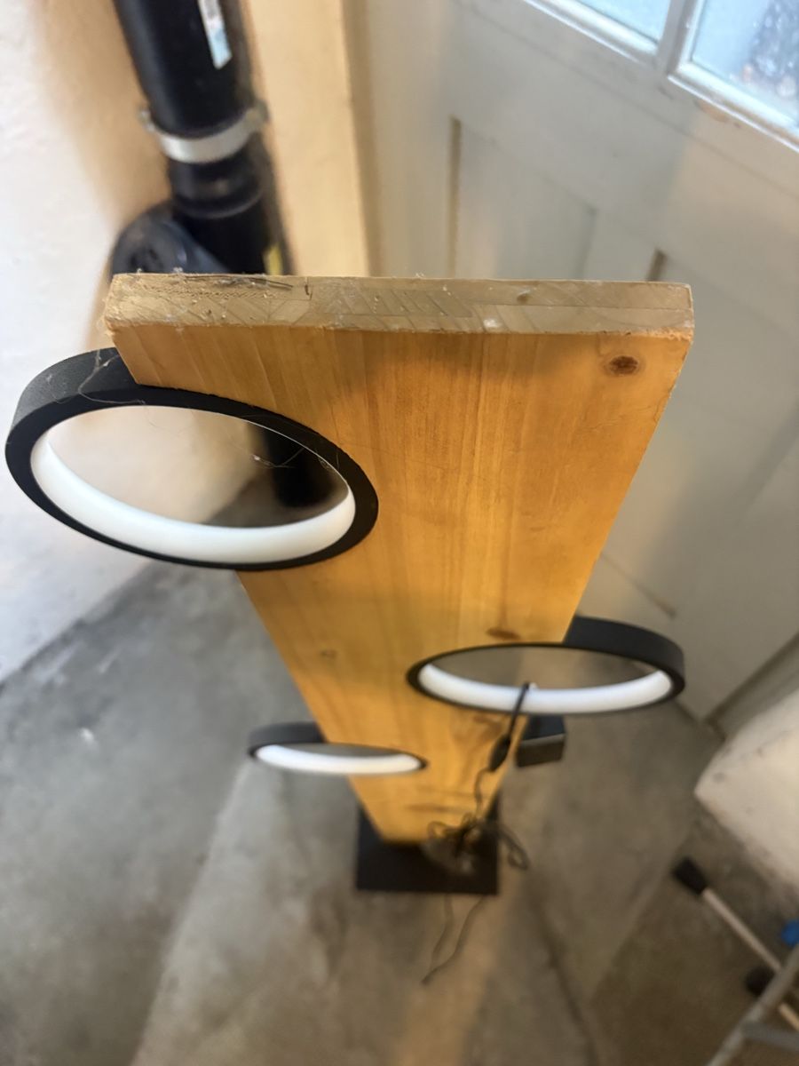 Lampade: Stehlampe Holz mit Ringen, LED, neuwertig – Nuovo (secondo la descrizione) da Basel venduto da len_k98f 2