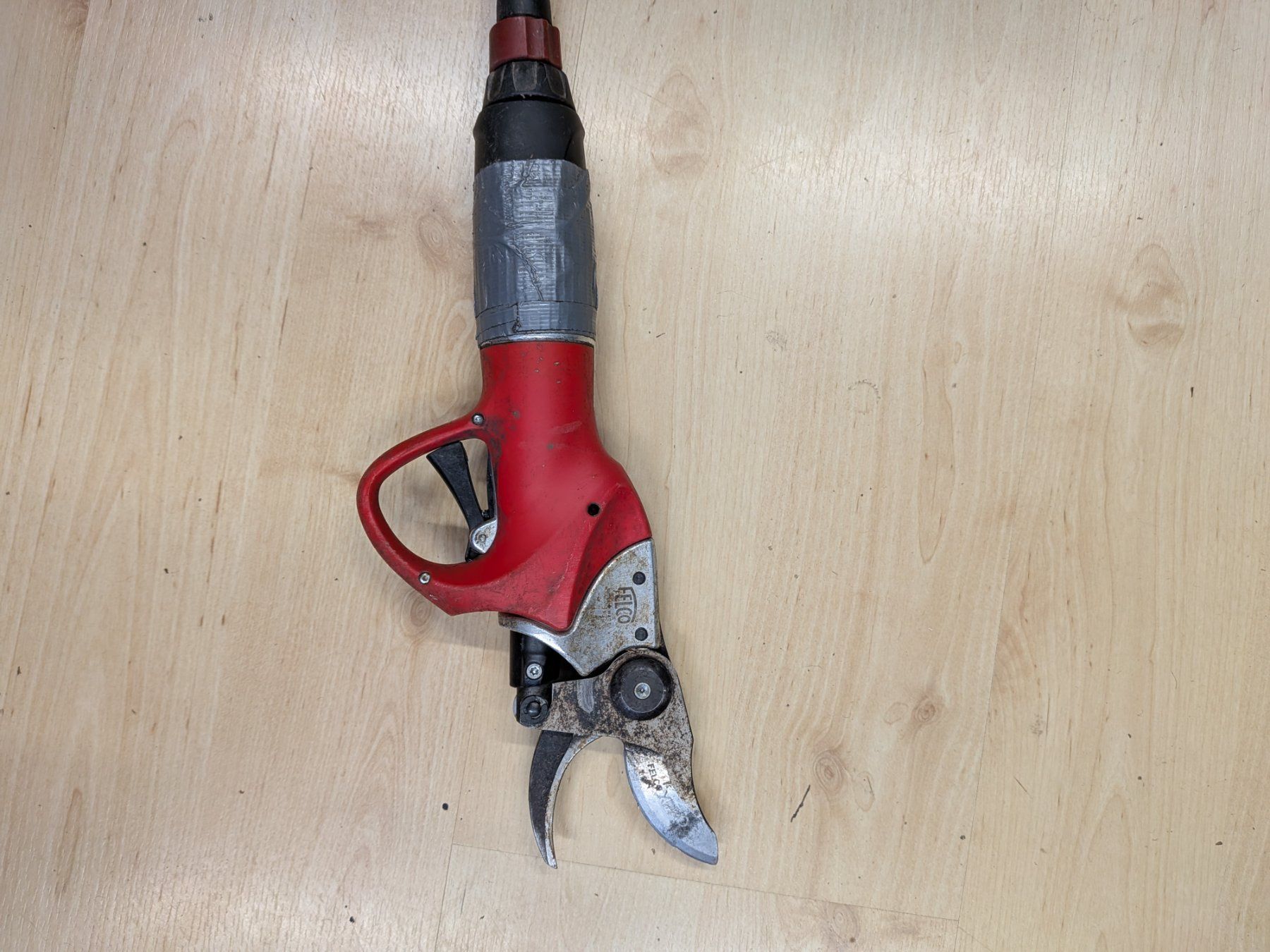 Felco Tutti gli attrezzi: Baumschere Felco – Usato da Wangen an der Aare venduto da Baeremani3 3