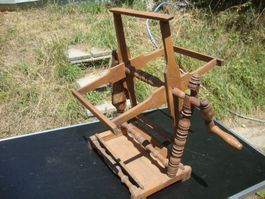 Antiker Wollwinder, Garnhaspel, Museumsstück aus Holz