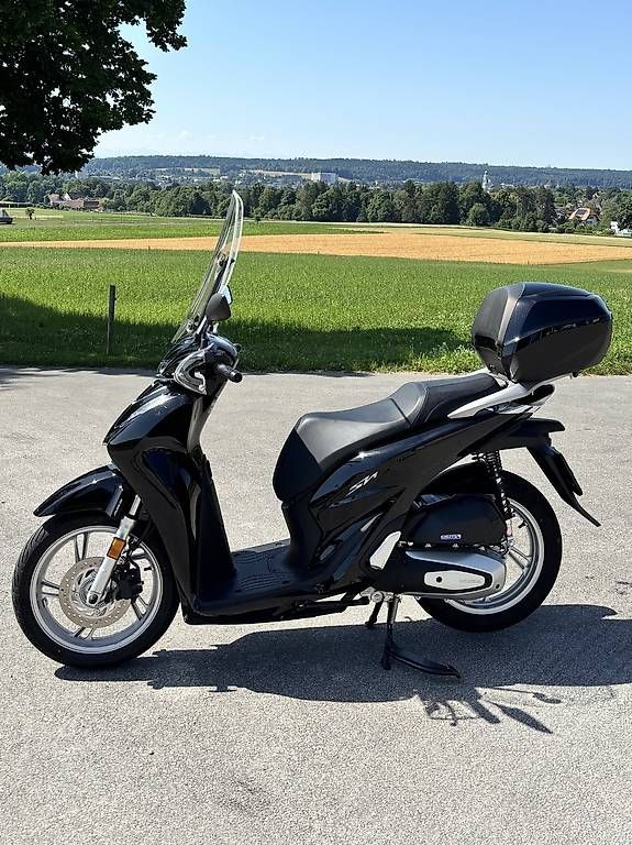 Honda Scooter: HONDA SH 125 – Usato da Riedholz venduto da Tobi210 1