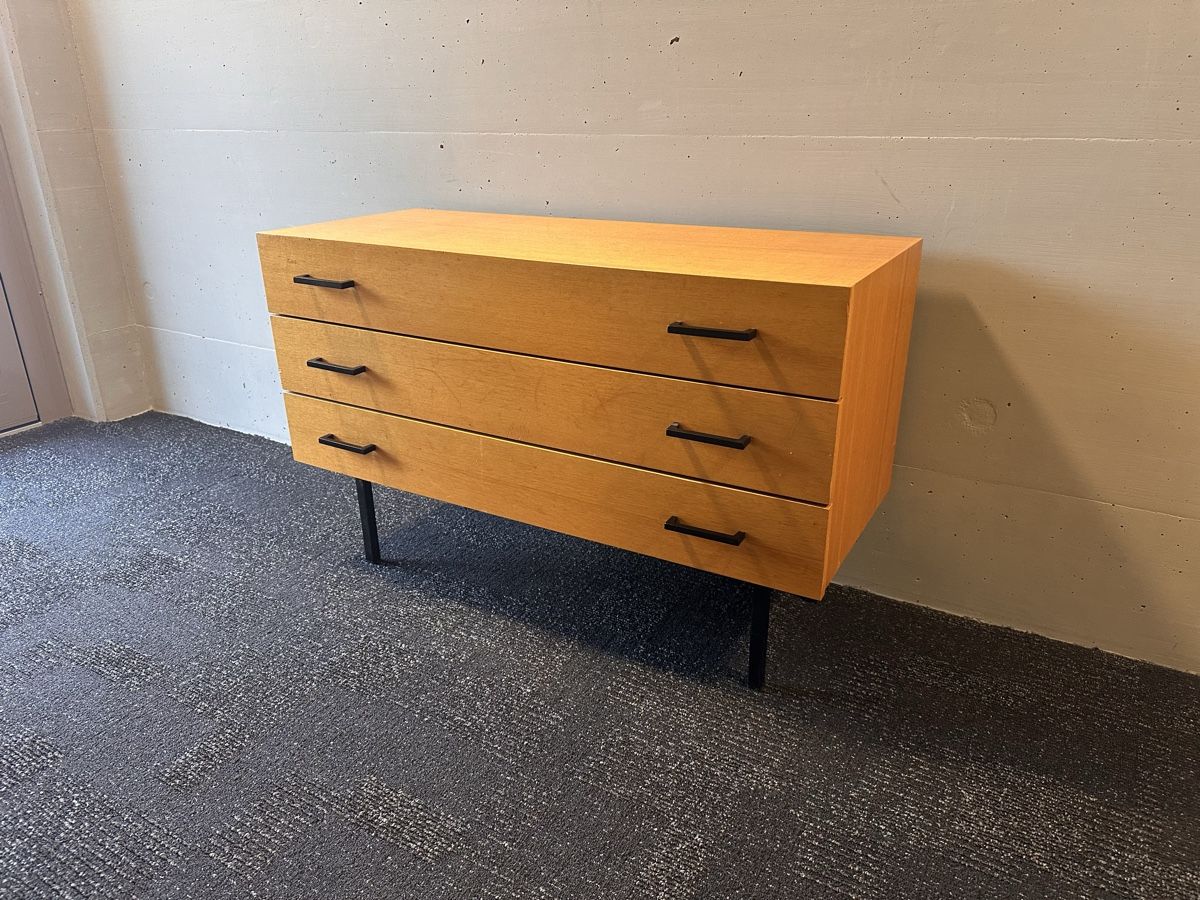 Cassettiere: Mid Century Modern Kommode, Sideboard mit 3 Schubladen. Top – Usato da Lustmühle venduto da Belair1955 2