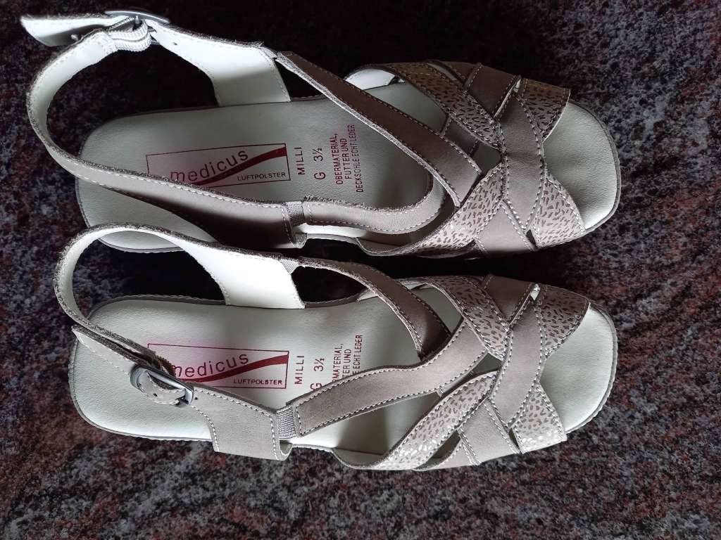 Chaussures femmes: Medicus Sommerschuhe  3,5 – D'occasion à Bätterkinden par Elefantenzoo