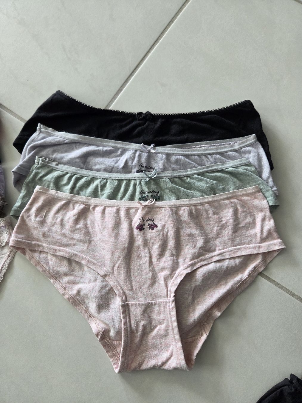 Altra biancheria intima: Slips gr. S – Usato da Bronschhofen venduto da Katrusja 1