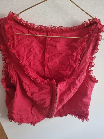 Rotes Sommer Top mit Spitze