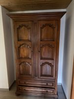 Antiker Kleiderschrank Holz mit zwei Schubladen braun