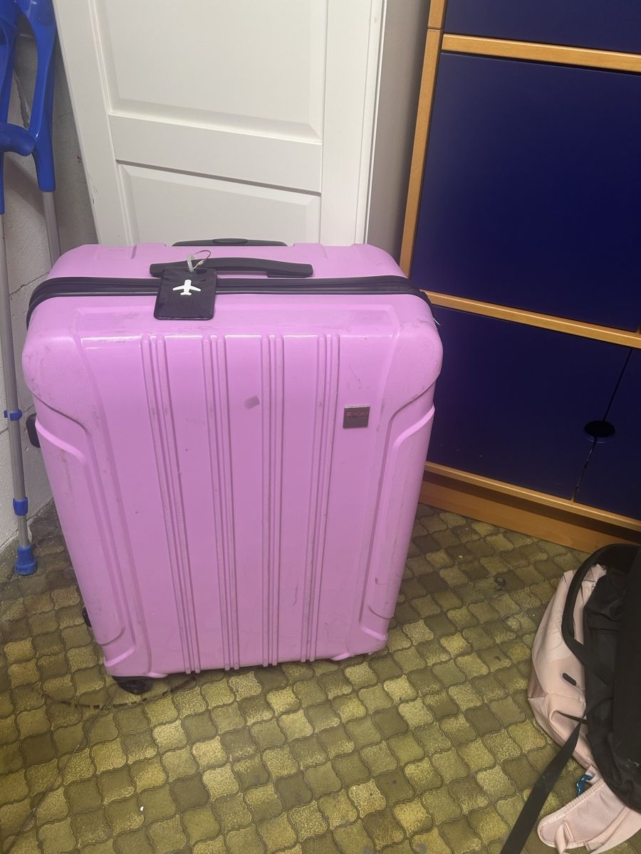 Valises de voyage: Toller Koffer – D'occasion à Allschwil par selake990673 1