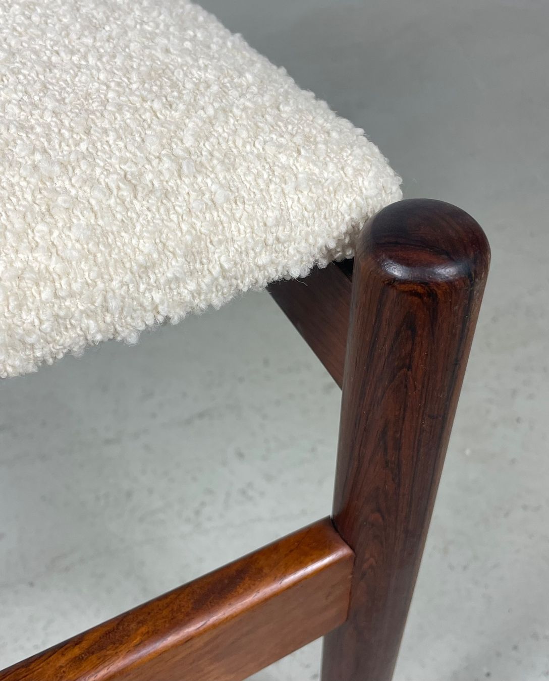 Hocker: Palisander Hocker / Ottoman / Klavierhocker neu bezogen 60er – Gebraucht aus Basel von MidMod20C 1