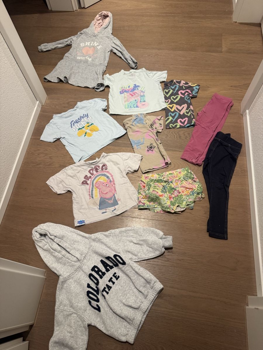 Lotti & Set di vestiti: 10-er Kleiderset Mädchen 104/110 – Usato da Freienbach venduto da dna_g856