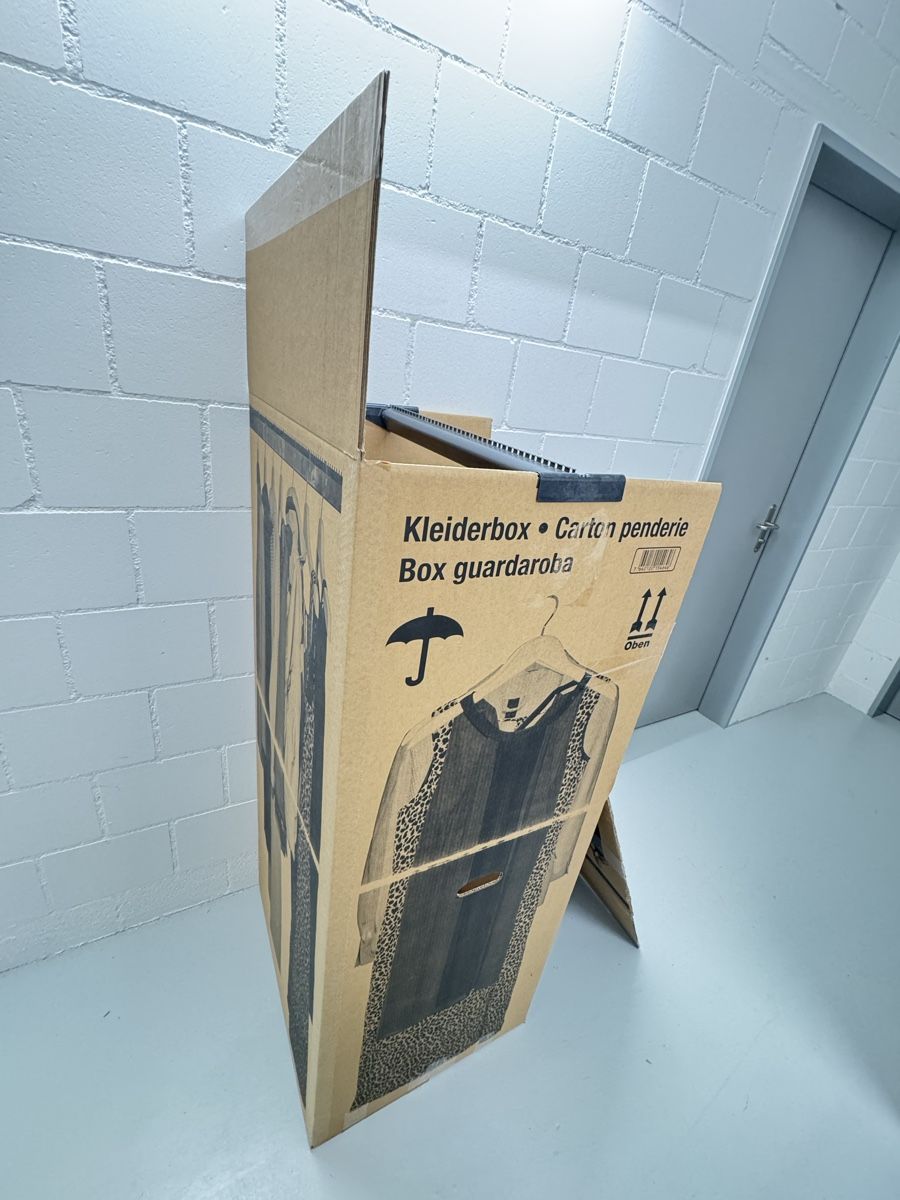 Cartons: Kleiderbox – D'occasion à Staufen par mich_05 3