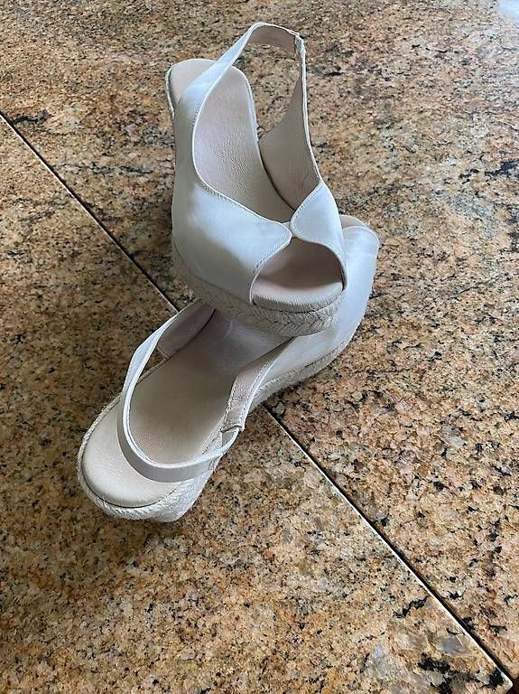 Scarpe da donna: Sandaletten weiss Keilabsatz Gr.41 – Usato da Weggis venduto da goo_vn75 1