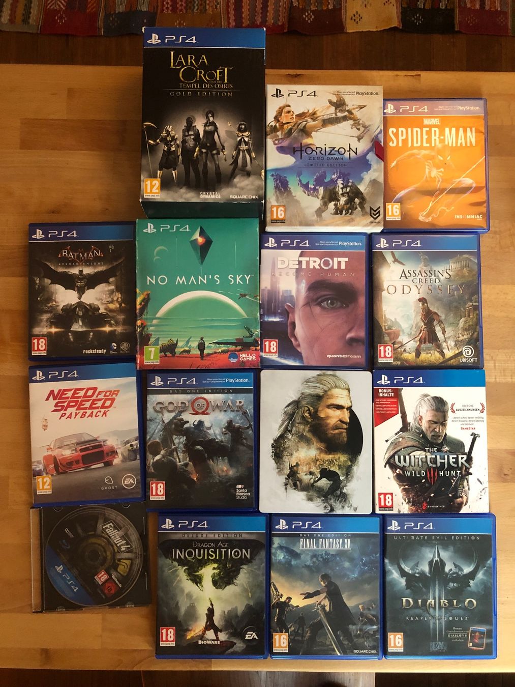 Sony Console: Playstation 4 Pro (2 Controller, 14 Games) – Usato da Thun venduto da  3