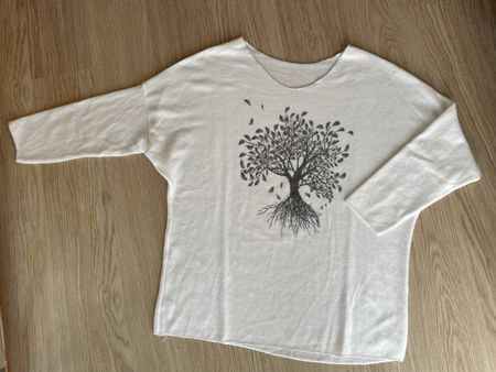 Weisser Pulli / Shirt mit Baum Motiv, Gr. L-XL