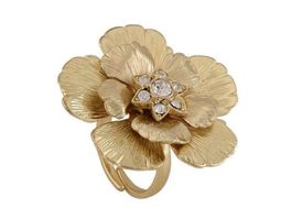 Goldener Ring mit Blume