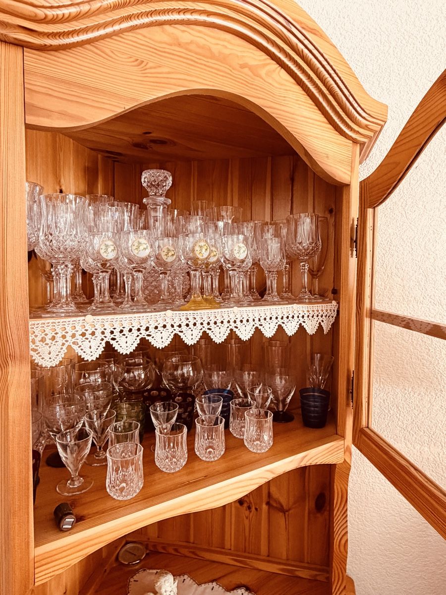 Vetrine: Charmante vitrine d'angle en bois massif – Usato da Crans-Montana venduto da Fgmannarino 3
