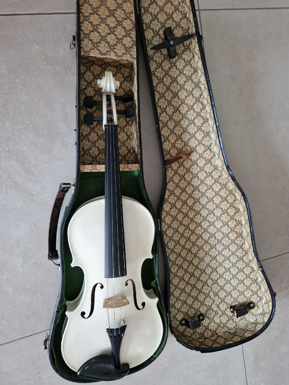 Strumenti musicali: Violine weiss mit Koffer – Usato da Rotkreuz venduto da lilly.9 2