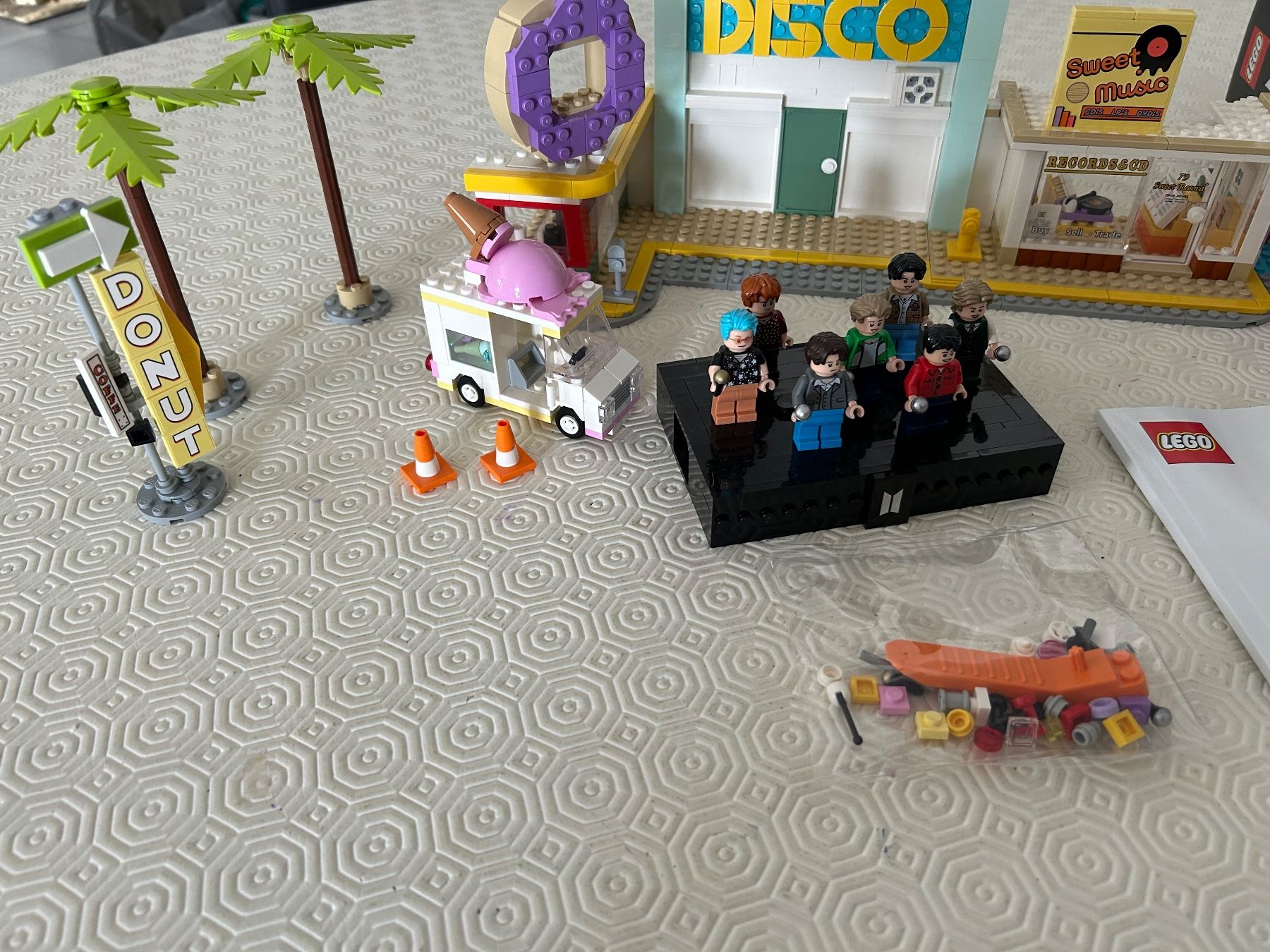 Lego Kit di costruzioni: LEGO Ideas 21339 - BTS Dynamite – Usato da Arbedo venduto da nadia1973 3