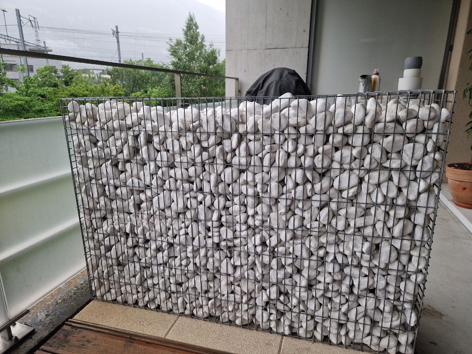 Altro: Gabionen-Mauer mit weissen Steinen – Usato da Chur venduto da raguta 1