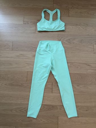 Alo Yoga Set mintgrün Grösse S für Fitness & Yoga