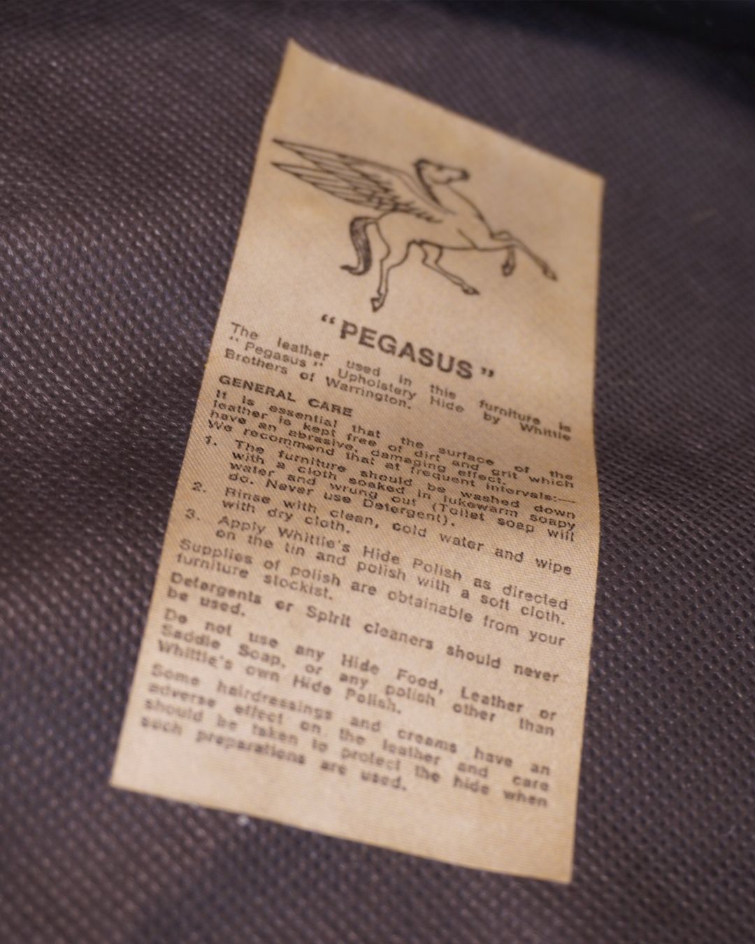 Sessel: FAUTEUIL PEGASUS ART FORMA – Gebraucht aus Moutier von Vintage-signature 9