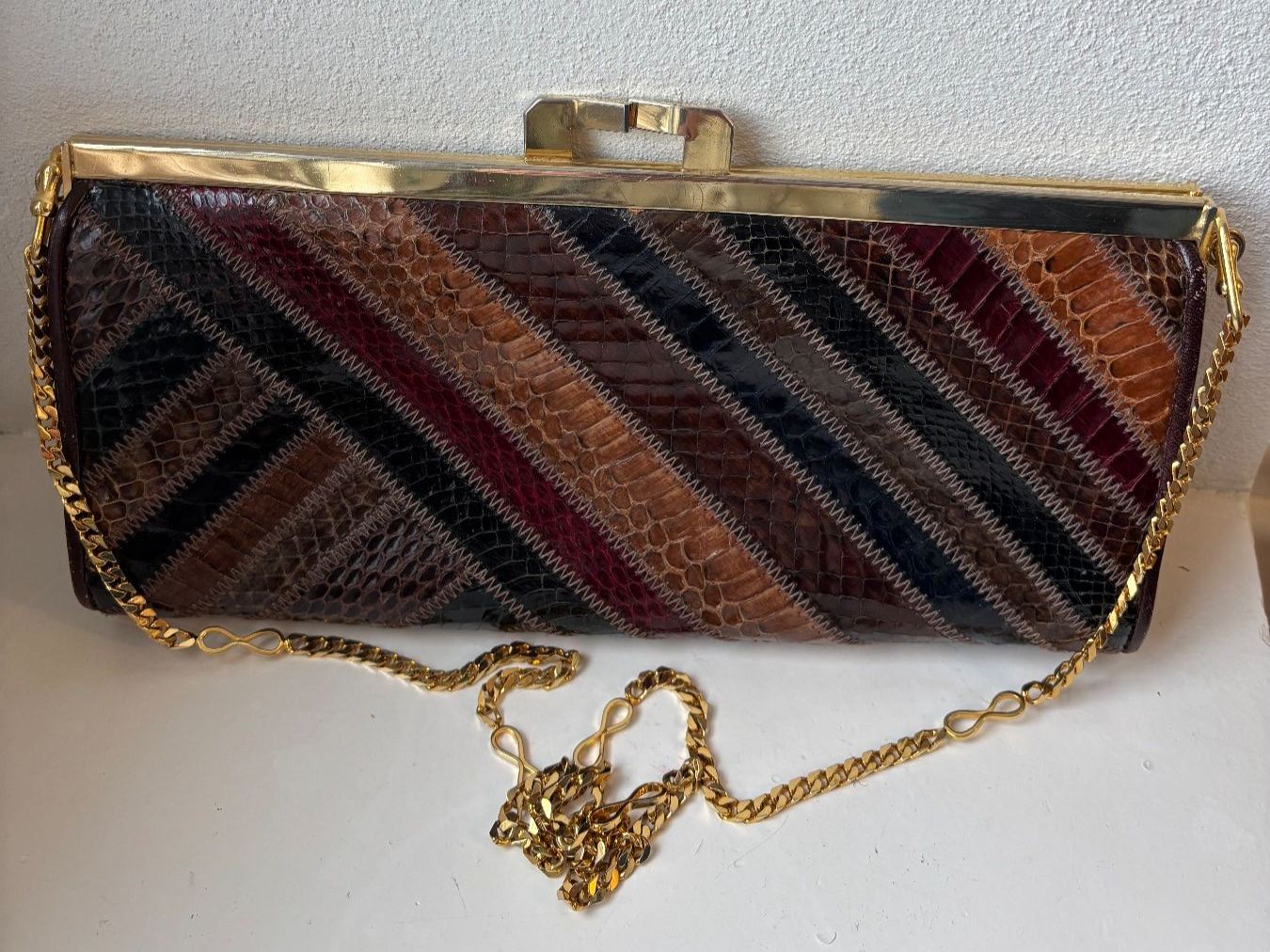 Borse da donna: Vintage Leder Patchwork Handtasche mit goldfarbener Kette – Usato da Horgen venduto da uge_pd5p