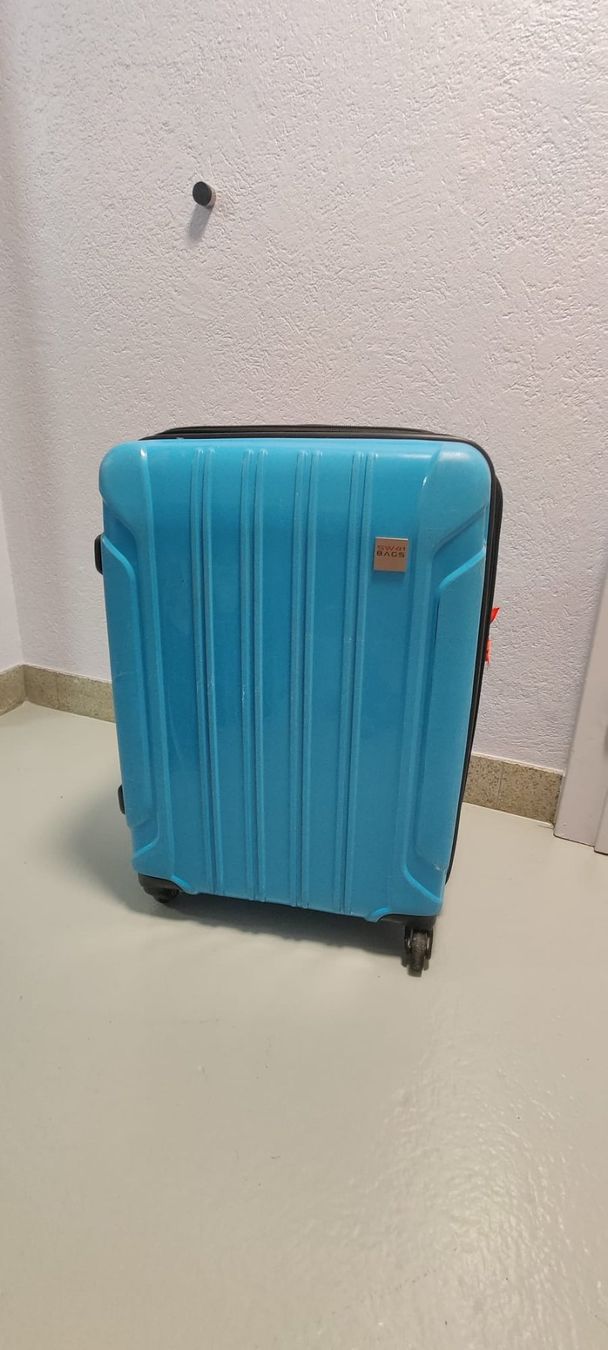 Reisekoffer: Swiss Bag - Tourist Koffer M – Gebraucht aus Zürich von Kevinhoexe