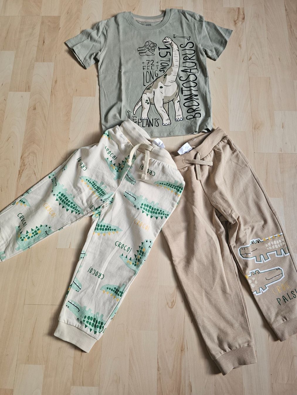 Kleiderpakete & -sets: Kinder T-Shirt und Hosen Set – Neu (gemäss Beschreibung) aus Balterswil von Dikdik1992