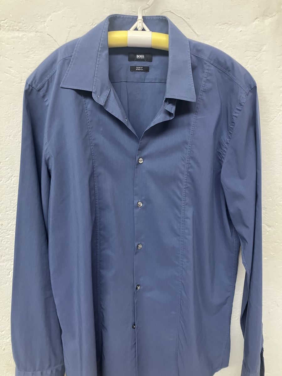 Hugo Boss Camicie: Blaues langarm Hemd von Hugo Boss – Usato da Heiligenschwendi venduto da dinamaria 1