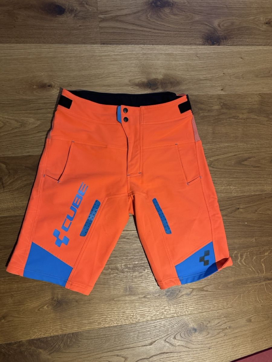 Cube Pantaloni: Cube Action Team Veloshorts Grösse M Herren Orange – Usato da Niederhasli venduto da spiff67