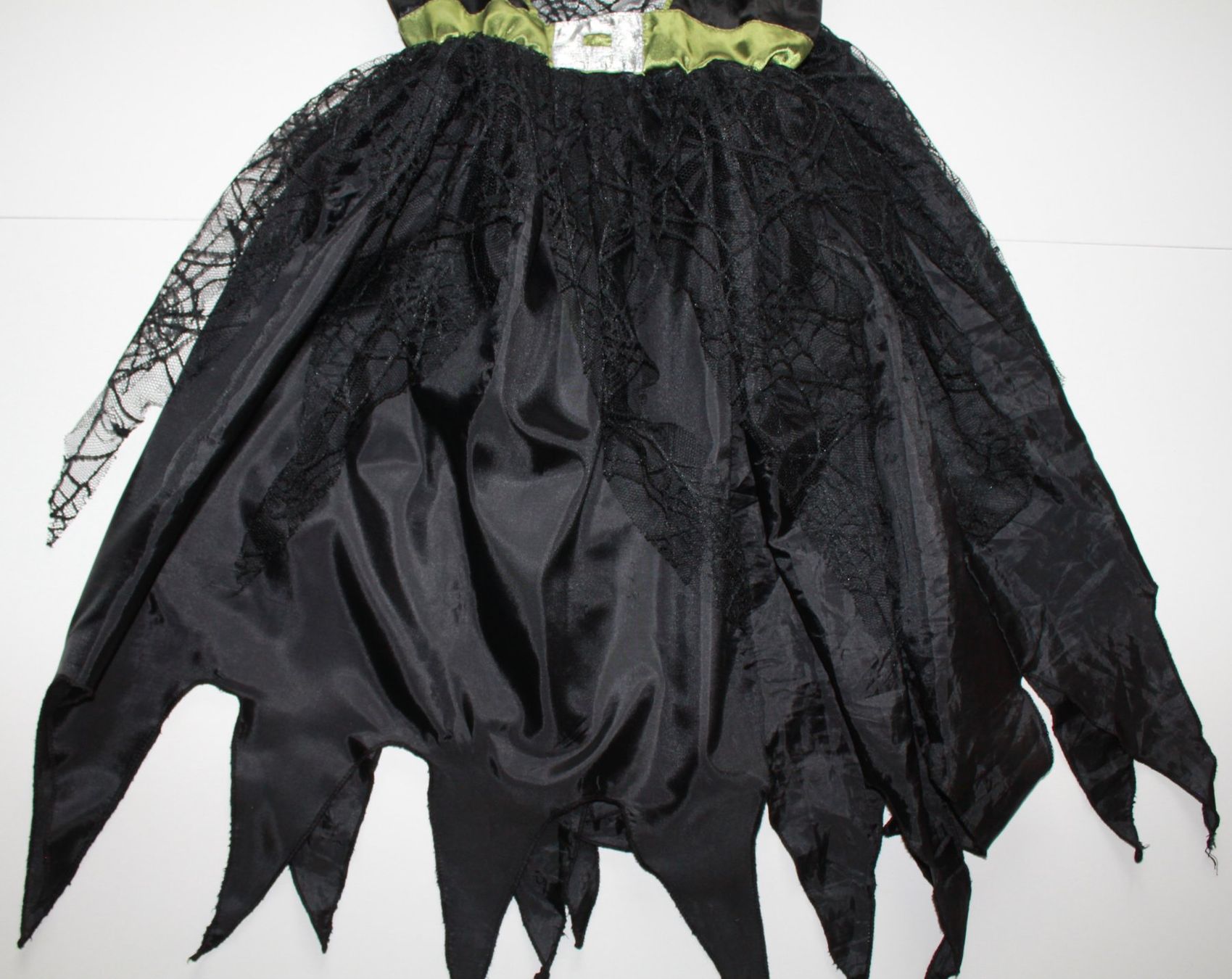 Kostüme: Costume sorcière / Hexe t. 11 - 12 ans – Gebraucht aus Peseux von CoolShoping 4