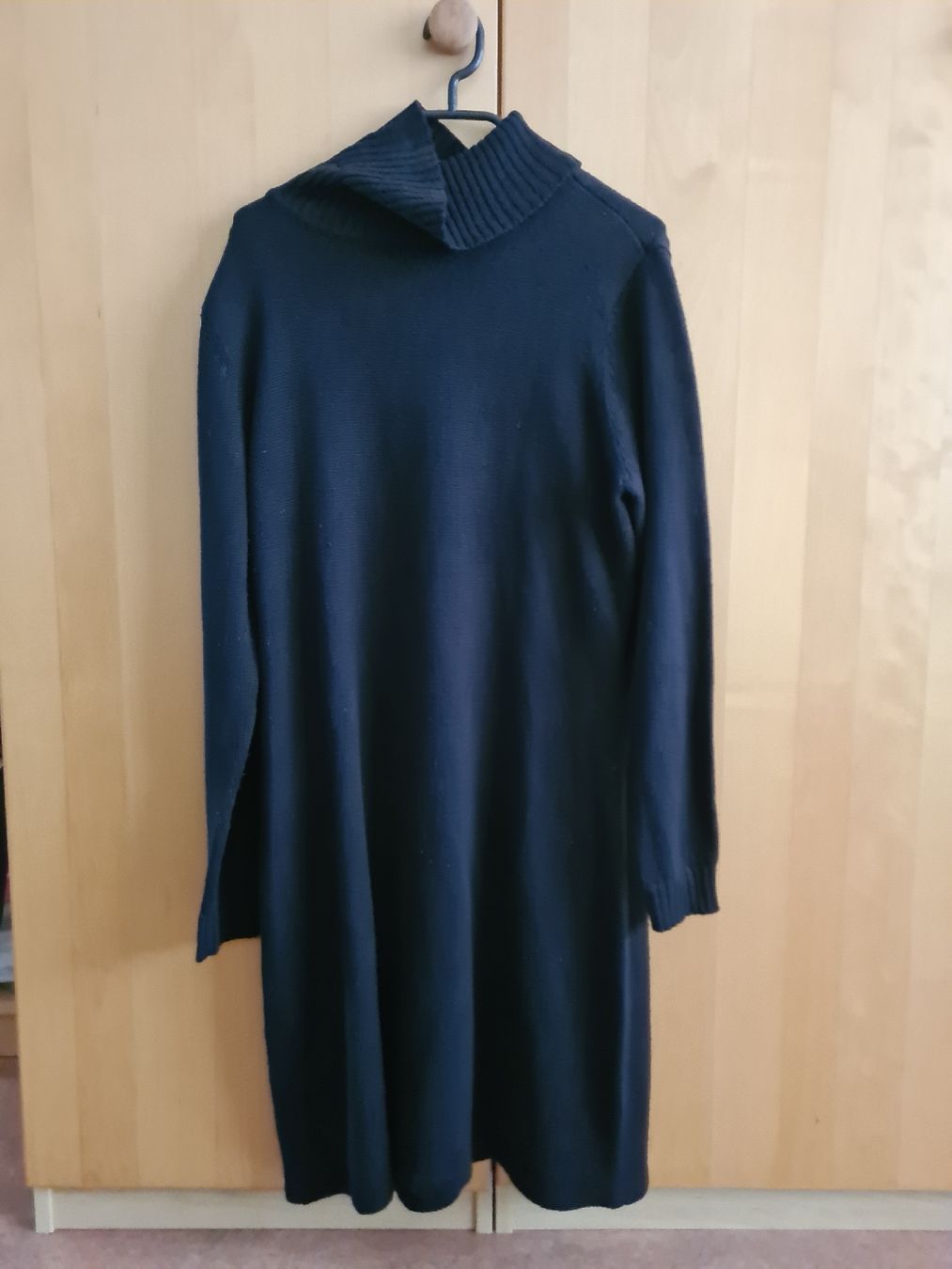 Vestiti: Swarzes Strickkleid mit Rollkragen – Usato da Trimbach venduto da Meily2