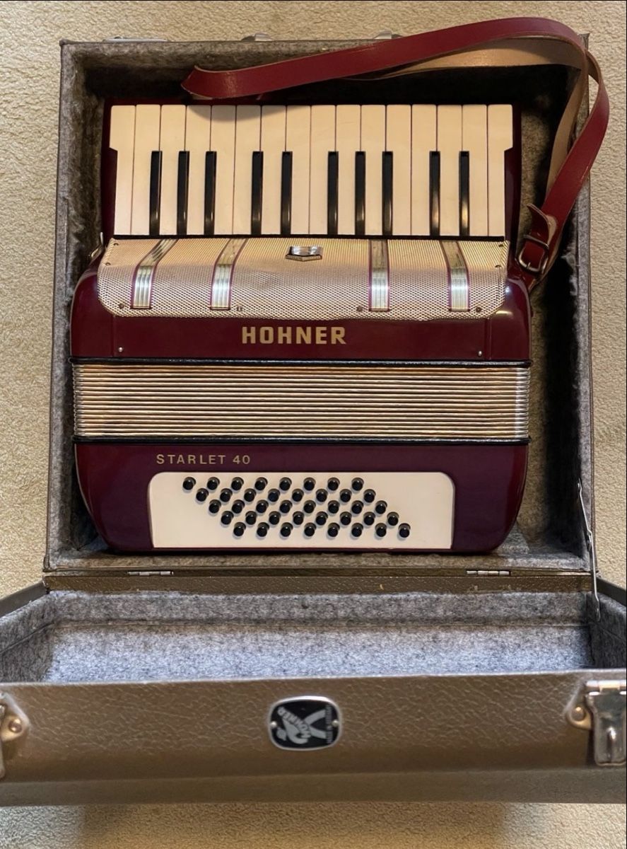 Hohner Musikinstrumente: Akkordeon Hohner Starlet 40 – Gebraucht aus Zürich von sampions