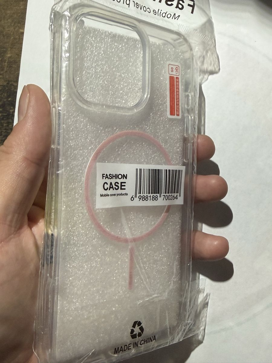Coques & Protection écran: Coque iPhone 16 Pro Max transparente Magnétique neuve – Neuf avec emballage d'origine à Lausanne par Licio7 1