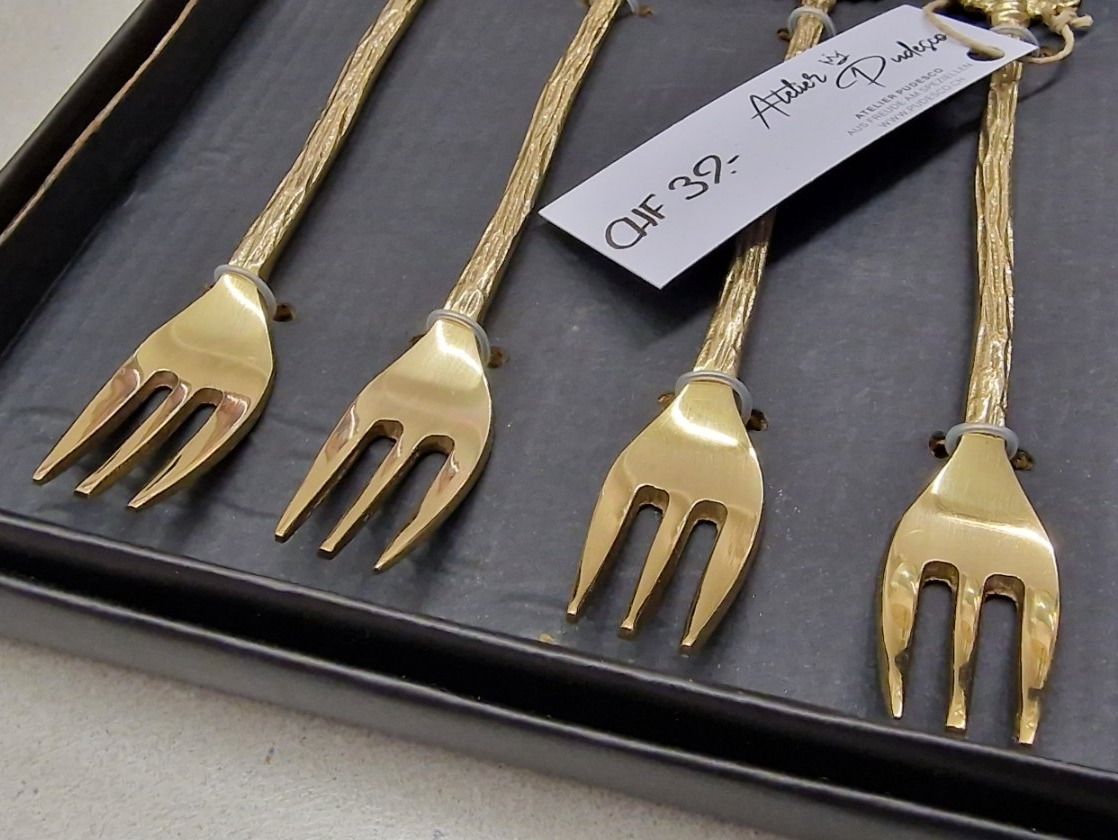 Forchette: Kuchengabel Gold mit Bienen 4-teiliges Set – Nuovo e nell'imballaggio originale da Schaffhausen venduto da AtelierPudesco 1