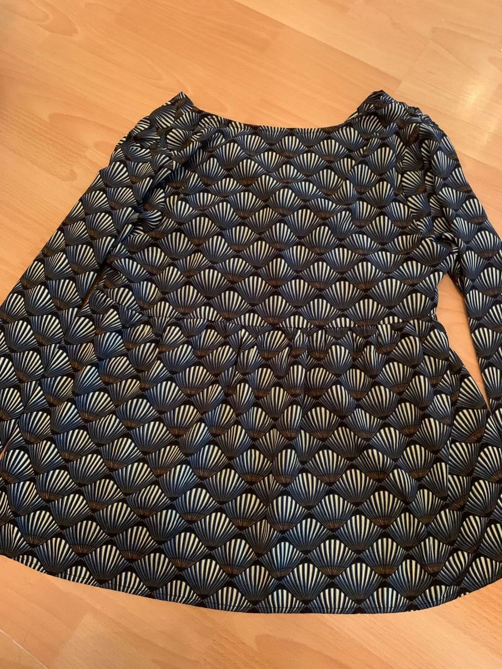 Top: Joli haut By One t. M/L – Usato da MEYRIN venduto da Gwendo10 2