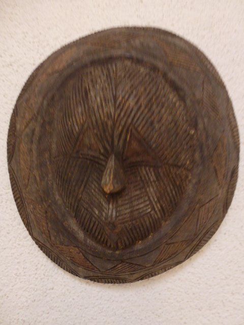 Arte internazionale: Ceremonial Shield: Ethnic Ibiobio – Usato da Liestal venduto da euro2006 1