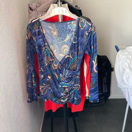 sehr schönes Langarm Shirt Gr. 36-38 wunderschön zu Jeans