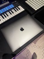 MacBook Air 13 M1 – 8 GB / 256 GB – inkl hülle & tasche