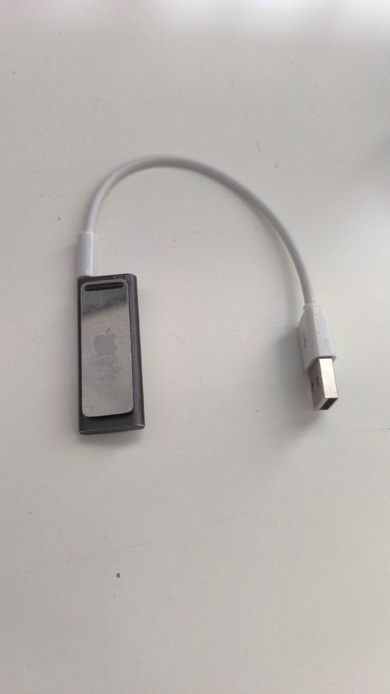 Apple Lettore multimediale portatile: ipod shuffle 2gb – Usato da Dielsdorf venduto da bra_ncl7