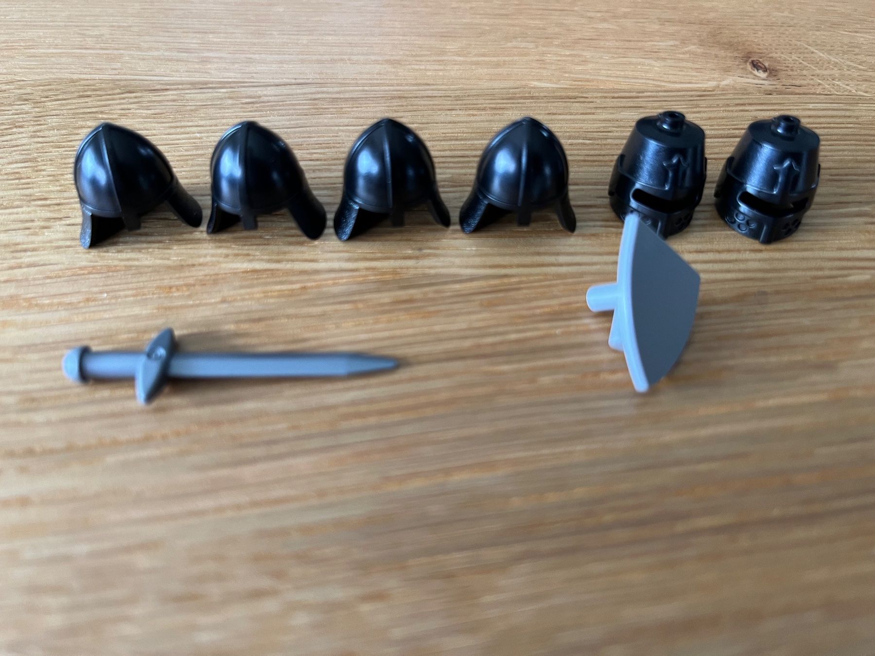 Lego Spielzeuge: Lego Castle / Kingdoms Ritter Helme, Schwert und Schild – Neu (gemäss Beschreibung) aus Rebstein von Soapyy13 1