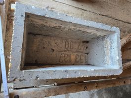 Beton Pflanzkasten  mit Kieselsteinen dekoriert 1990