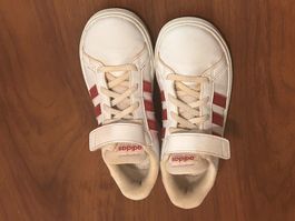 Adidas Kinder Schuhe, Gr. 31, in gutem Zustand.
