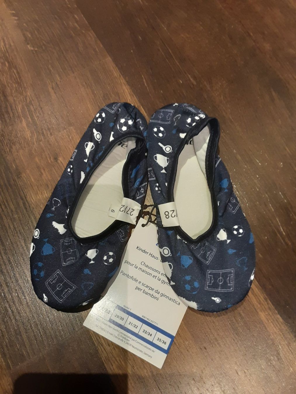 Scarpe per ragazzi: Kinder Haus- und Turnschuhe – Nuovo e nell'imballaggio originale da Glattfelden venduto da Roman2504