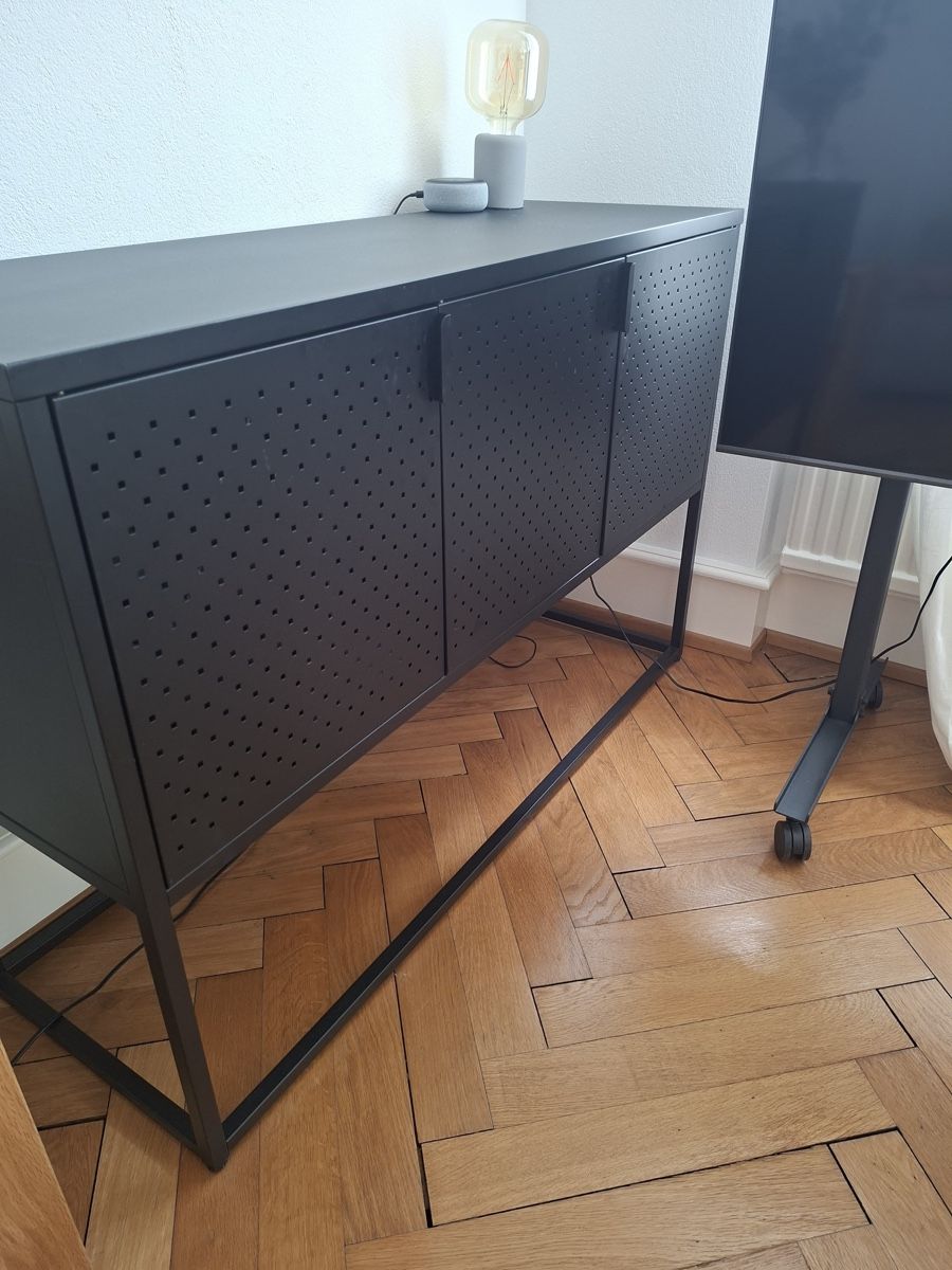 Cassettiere: Black Metal Sideboard – Usato da Binningen venduto da celineemarie 1