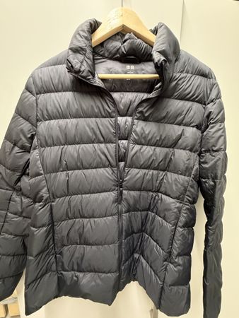Uniqlo Daunenjacke schwarz leicht Grösse L guter Zustand
