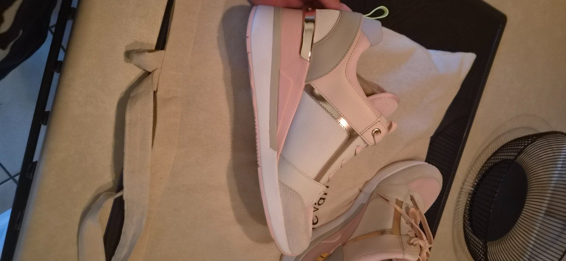 Michael Kors Scarpe da donna: Chaussure compensé Michael Kors – Usato da Sonceboz-Sombeval venduto da ser_7cxw 1