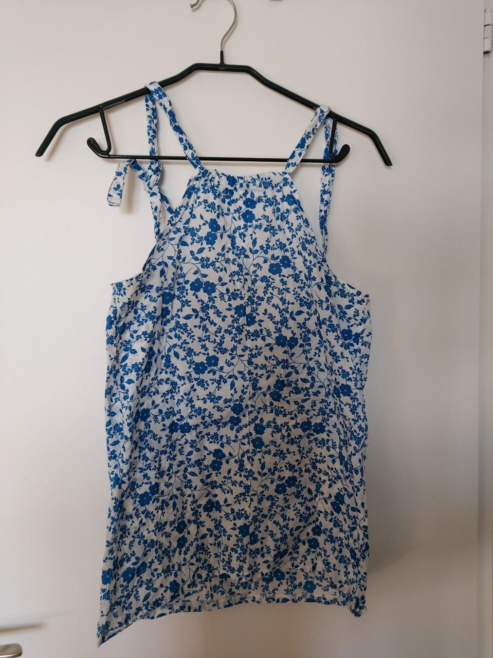 Tops: Leichtes Neckholder-Top mit Blumenmuster – Gebraucht aus Muri b. Bern von mar_2hpg